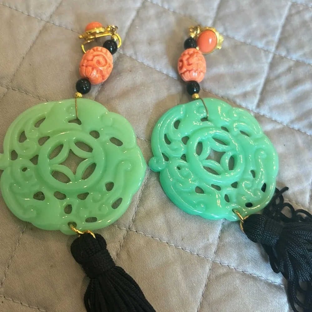 Kenneth Jay Lane earrings. - Picture 4 of 4